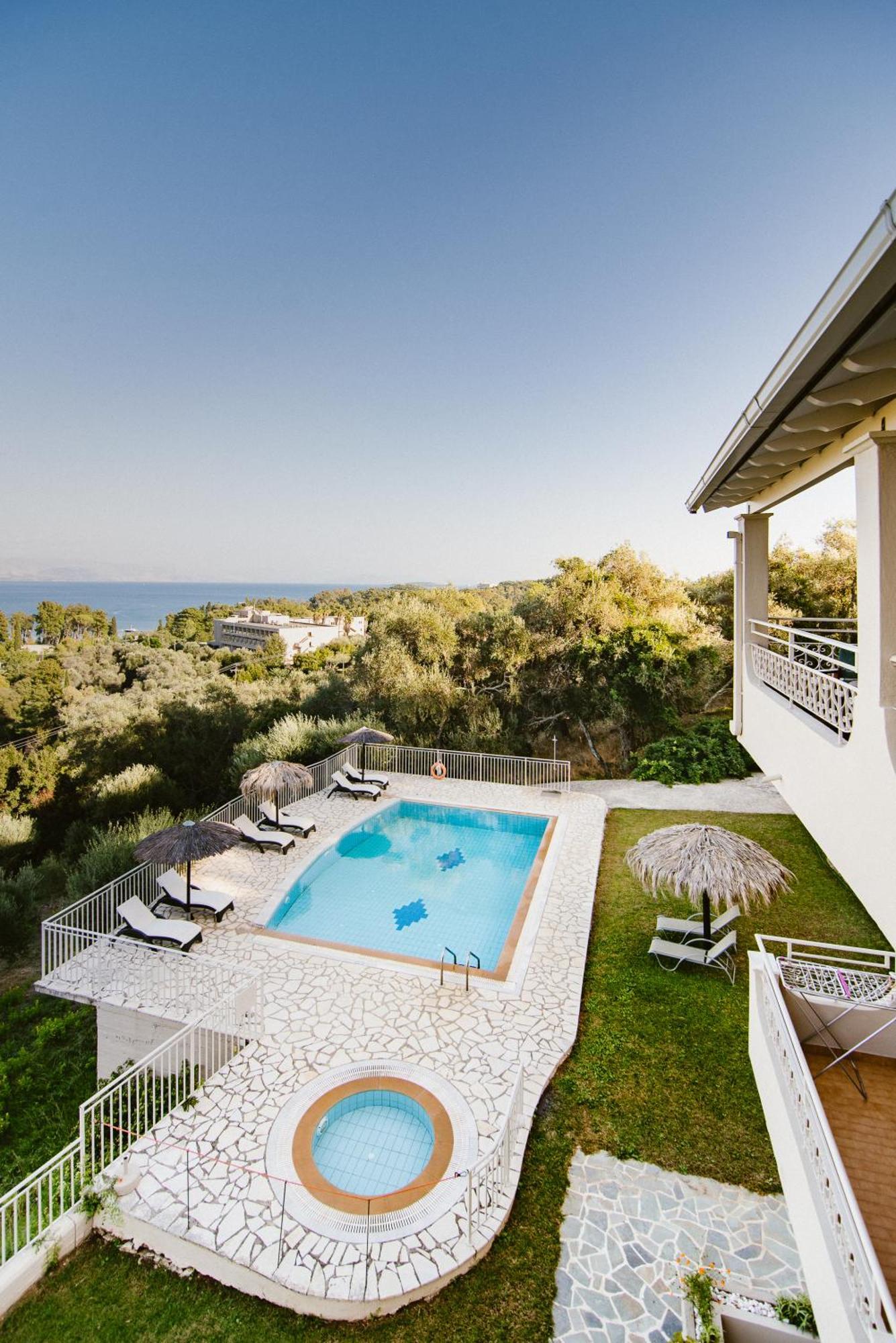 Giorgos Apartments Dassia  Eksteriør billede